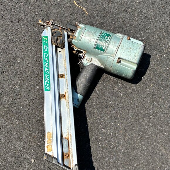 Hitachi NR83AA2 3-1/4-Inch Clipped Head Framing Nailer 30 Degree For Parts READ - Picture 1 of 12